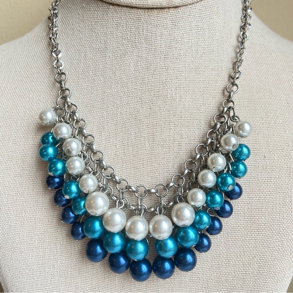 Silvertone chainmaille faux pearl necklace tri-color layers navy teal and white - Picture 1 of 6